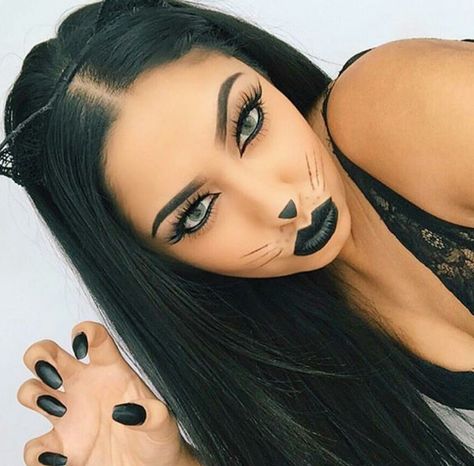 Halloween Women Makeup, Black Cat Makeup, Cat For Halloween, Simple Cat Makeup, Cat Halloween Makeup, Creepy Halloween Makeup, Cute Halloween Makeup, Halloween Coustumes, Amazing Halloween Makeup