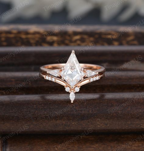 Kite Shaped Engagement Ring White Gold, Kite Cut Engagement Ring, Kite Engagement Ring, Gold Engagement Ring Marquise, Engagement Ring Marquise Cut, Gold Engagement Ring Vintage, Marquise Cut Diamond Ring, Engagement Ring Marquise, Kite Diamond