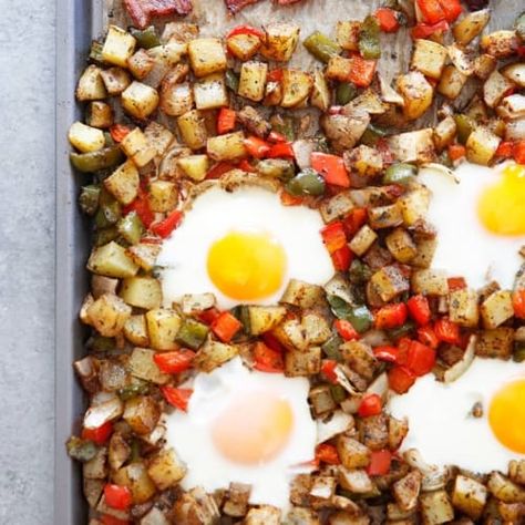 Sheet Pan Breakfast Bake (Eggs, Bacon, Potatoes) - Lexi's Clean Kitchen Bake Eggs, Bacon Potatoes, Lexi's Clean Kitchen, Desayuno Keto, Biscuits Graham, Easy Sheet Pan Dinners, Sheet Pan Suppers, Sheet Pan Dinners Recipes, Home Fries