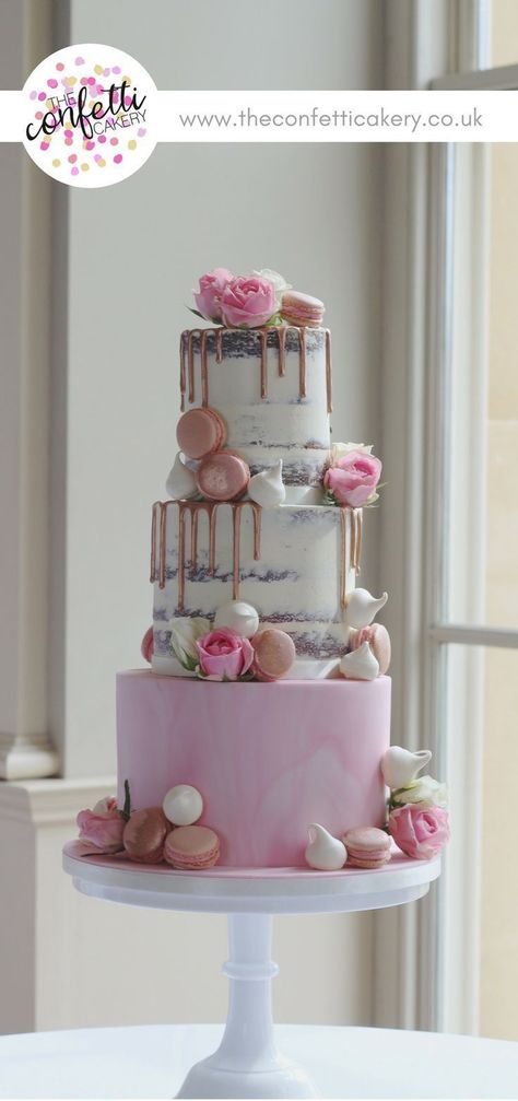 Modern wedding cake with semi-naked tiers and marbled sugar paste. Decorated with rose gold drips, macarons, meringues and roses. Cake & Image: The Confetti Cakery. Wedding Macarons, Rose Gold Wedding Cakes, Roses Cake, Wedding Cake Fresh Flowers, Cake Image, Naked Cakes, Marble Wedding, Amazing Wedding Cakes