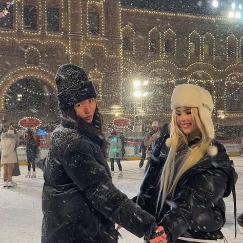 Besties Christmas, Friends Goals, Cold Weather Outfit, Classy Winter Outfits, Winter Inspo, Winter Photos, Winter Photo, Winter Love, Winter Pictures