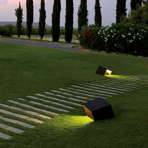 Break - Vibia Cube Table, Garden Light, Outdoor Floor Lamps, Salou, Outdoor Light, Solar Garden, Outdoor Solar Lights, Outdoor Solar, Outdoor Flooring