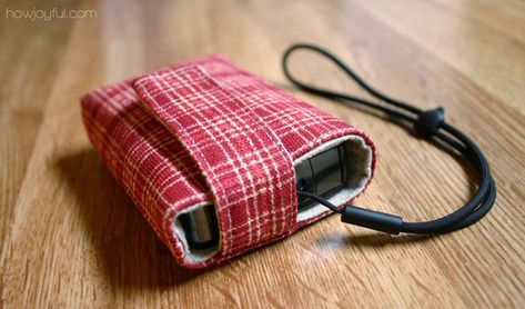 Camera Pouch, Tote Bag Pattern Free, Diy Camera, Beginner Sewing Projects Easy, Camera Cover, Leftover Fabric, Camera Case, Sewing Projects For Beginners, Easy Sewing Projects