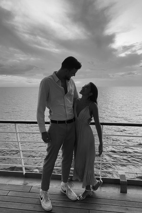 Vacation Photoshoot Couple, Cruise Pics With Boyfriend, Cruise Ship Aesthetic Couple, Couple Cruise Pictures Photo Ideas, Couple Cruise Aesthetic, Cruise Engagement Pictures, Couple Poses On Cruise, Friend Cruise Pictures, Mexico Couple Outfits