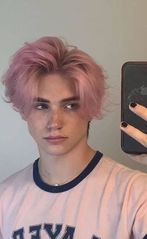 Coloured Hair Men, Pastel Pink Hair Men, Guys With Purple Hair, Guy Dyed Hair, Men Hair Colour Ideas, Boy Hair Color Ideas, Dyed Hair Guys, Guys With Colored Hair, Boy Dyed Hair