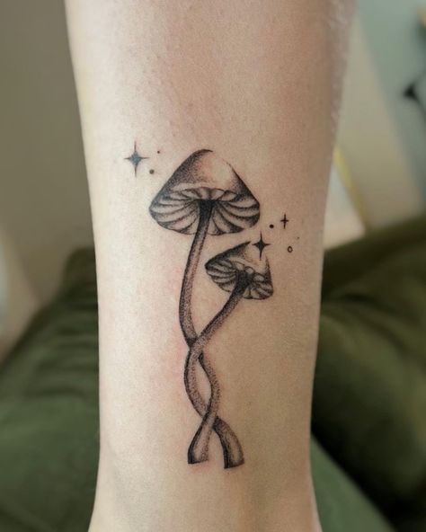 Kristen Best on Instagram: “Little mushrooms hugging forever on @wonderfall 💖 #handpoked” Mushroom Tattoo Ideas, Collarbone Tattoos, Flash Tats, Tattoos For Men And Women, Mushroom Tattoo, Funky Tattoos, Tattoo Techniques, Mushroom Tattoos, Tattoo Apprentice