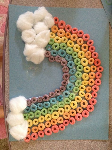 Rainbow fruit loop craft March Crafts, St Patricks Crafts, St Patricks Day Crafts For Kids, Dating Divas, Fruit Loops, St Patrick's Day Crafts, St. Patricks Day, Daycare Crafts, Classroom Crafts