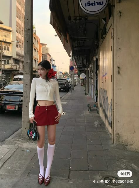 Knee High Socks Outfit, Red Shoes Outfit, High Socks Outfits, Fashion Bella, Sock Outfits, Vacay Outfits, Aesthetic Fits, Trendy Fashion Outfits, Women Lifestyle