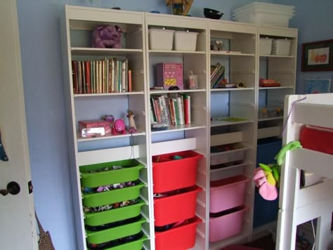 Shelves on top for display items and trofast bins on bottom Trofast Bookshelf, Playroom Toy Storage Ideas, Cupboards Design, Toy Cupboard, Ikea Trofast Storage, Trofast Ikea, Homeschool Room Organization, Ikea Trofast, Ikea Shelves