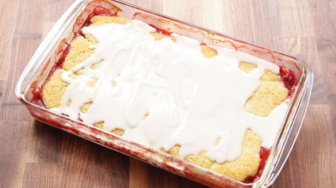 Hey, Pop-Tart Lovers: This Strawberry Cobbler Is For You Pop Tart Dessert Ideas, Pop Tart Cobbler, Strawberry Pop Tart Cobbler, Strawberry Poptart Cobbler, Easy Strawberry Cobbler, Tart Desserts, Skillet Pie, Strawberry Cobbler Recipes, Strawberry Pop Tart