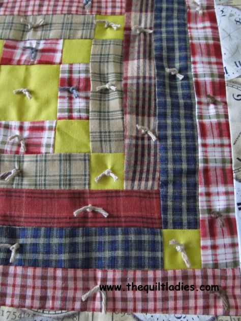 How to tie a quilt using yarn Tied Quilts With Yarn, Knotted Quilt, Quilt Tying, Tying Quilts, Easy Patchwork Quilt, Tied Quilts, Quilters Knot, Knot Quilt, Beginner Quilts