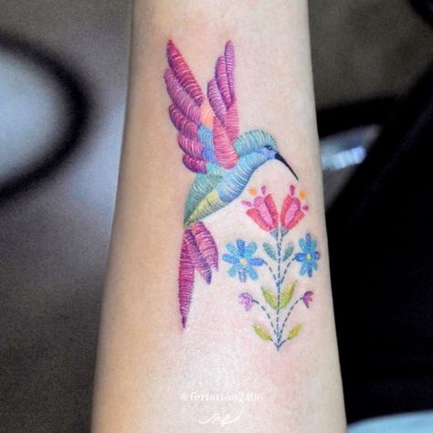 La artista mexicana que ‘borda’ bellos tatuajes en la piel Quilt Tattoo Ideas, Embroidery Tattoo Ideas, Quilt Tattoo, Fernanda Ramirez, Cross Stitch Tattoo, Homemade Tattoos, Mexican Tattoo, Embroidery Tattoo, Hummingbird Tattoo