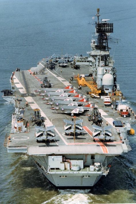 HMS Ark Royal (R09) en route to the United States, 1978. British Royal Navy aircraft carrier Uss Hancock, British Aircraft Carrier, Royal Navy Aircraft Carriers, Hms Ark Royal, Battle Ships, Navy Carriers, F4 Phantom, Royal Navy Ships, Navy Aircraft Carrier