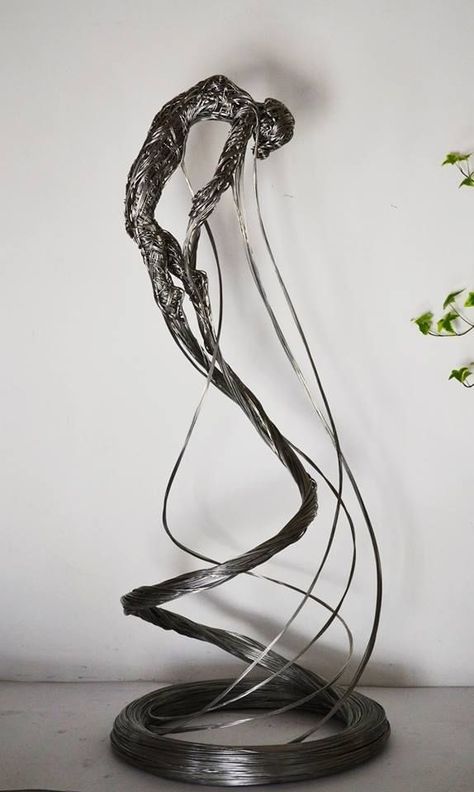 Fantasy Wire, Art Fil, Wire Art Sculpture, Wire Sculptures, Art Wire, Soyut Sanat Tabloları, Sculpture Ideas, Wire Sculpture, Welding Art