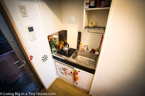 Japanese Apartment Kitchen, Modern Japanese Apartment, Tiny Japanese Apartment, Japanese Kitchen Design, Japanese Style Kitchen, Tokyo Apartment, Japanese Apartment, Micro Apartment, Tiny Apartments