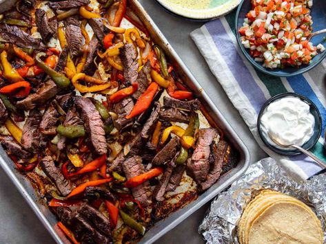 Steak Fajita Marinade, Skirt Steak Fajitas, Steak Fajita Recipe, Oven Design, Gluten Free Chili, Fajita Recipe, Steak Fajitas, Pan Meals, Pan Recipes