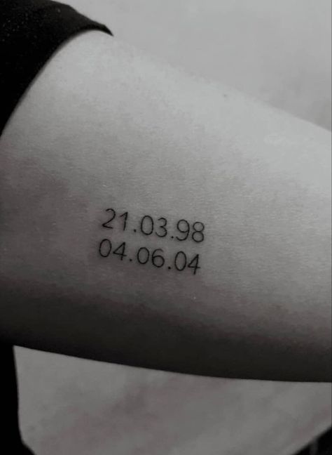 Dates Tatoos Ideas, Born Date Tattoo, Date Of Birth Tattoos Ideas Men, Birthyear Tattoo Men, Two Dates Tattoo, Fine Line Date Tattoo, Date Tattoo Placement, Date Tattoo Fonts, Memorial Date Tattoos