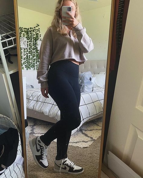 Air Jordan outfit Legging And Jordans Outfit, Jordans With Leggings Outfits, Jordans And Leggings Outfits, Stage Haze Jordans, Stage Haze Jordans Outfit, Leggings And Jordans Outfit, Outfits With Jordan 1s, Jordans Outfits, Teen Aesthetic