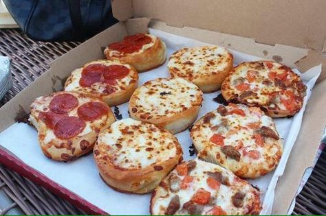 Mini Pizzas, Think Food, Mini Pizza, Food Goals, Food Obsession, Marinara, Pretty Food, Food Cravings, I Love Food