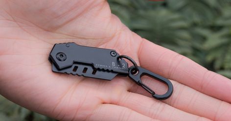 The B-2 Nano Blade, a tiny tactical knife, scores big on Kickstarter Pocket Tools, Best Concealed Carry, Knife Ideas, Survival Knives, Tactical Pocket Knife, Egg Muffin, Paracord Survival, Urban Survival, Pocket Tool