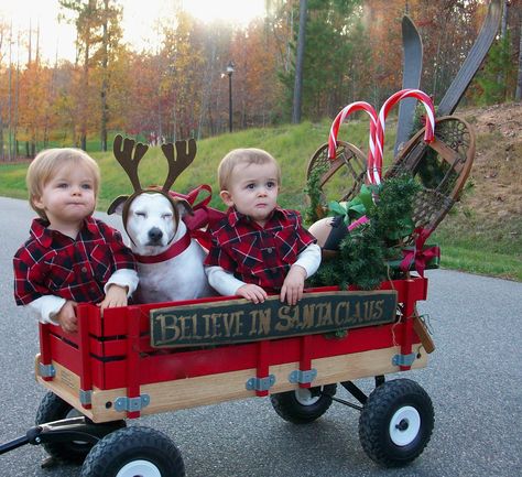 Wagon Christmas Pictures, Cousin Photos, Christmas Wagon, Christmas Photoshoot Kids, 2010 Christmas, Christmas Mini Shoot, Baby Christmas Photography, Christmas Pic, Christmas Baby Pictures