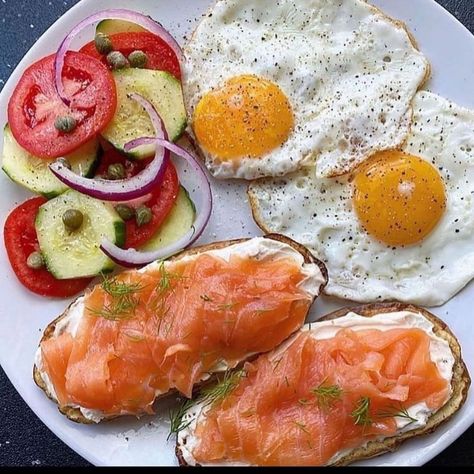 Keto diet Recipes on Instagram: “Save This Post To Make it Later. Tag Your Friends 👭 Recipe 👇 Smoked salmon 🐟with dairy free almond cream cheese on toasted slices with two…” Pescatarian Breakfast, Almond Cream Cheese, Pescatarian Recipes, Almond Cream, Keto Meal Prep, Keto Diet For Beginners, Keto Meal Plan, Smoked Salmon, Keto Diet Plan