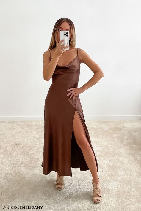 Brown wedding guest dress, what to wear to a fall wedding as a guest Wedding Guest Dresses Fall, Dress Fall Wedding Guest, Fall Wedding Guest Outfit, Wedding Guest Dress Ideas, Fall Wedding Guest Dresses, Wedding Guest Outfit Ideas, Formal Chic, Wedding Guest Outfit Fall, Fall Trends Outfits