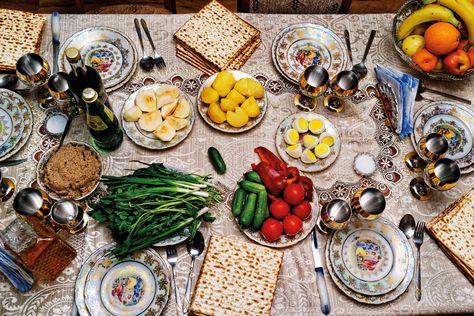 After eight hundred years, rabbis from the Conservative branch of Judaism have repealed the ban on eating legumes on Passover. Happy Passover Images, Passover Images, Passover Seder Table, Passover Meal, New Year Dinner, Seder Meal, Seder Table, Passover Table, Happy Passover