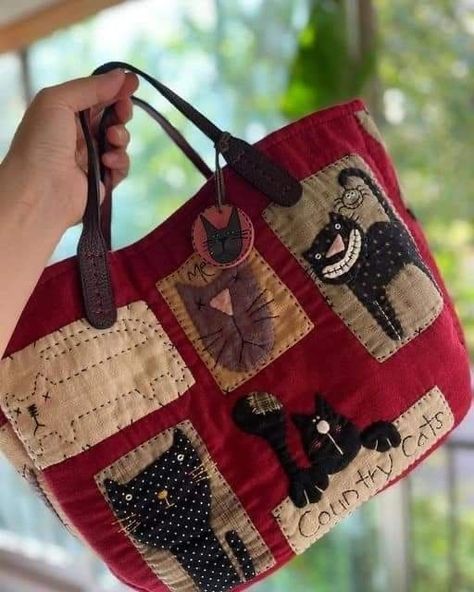 Artsy Bag, Denim Bag Patterns, Textile Bag, Upcycle Sewing, Applique Quilting, Handbag Outfit, Fabric Purses, Handcrafted Bags, Fabric Accessories