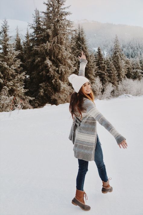 Outdoor Winter Photoshoot, Warm Hiking Outfit, Indoor Photoshoot Ideas, Winter Family Photoshoot, Indoor Photoshoot, Winter Shoot, Snow Photoshoot, Hiking Outfits, Saving Strategies