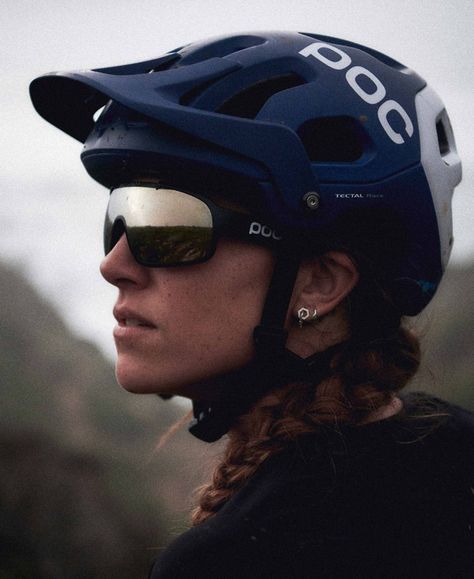 Best Women’s Mountain Bike Helmets Comparison Table, Reviews, Descriptions, Key Features, Photos, Videos, Buying Guide. Smith, Giro, Bell, POC, Troy Lee Designs. #womensmountainbikes #adultmountainbikes #mountainbikes #mountainbikehelmets #bikes #bicycles #cycling Poc Helmets, Mtb Women, Women Cyclists, Mountain Bike Helmets, Bicycle Mountain Bike, Cycling Glasses, Best Mountain Bikes, Mtb Bicycle, Cycling Helmet