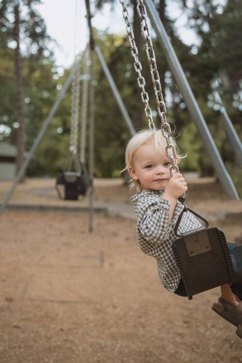 Family Photo Park Ideas, Park Family Photoshoot Fall, Playground Family Photos, Playground Family Photoshoot, Family Photoshoot In Park, Fun Kids Photoshoot Ideas, Activity Photoshoot, Mini Sessions Photography, Playground Photoshoot Ideas