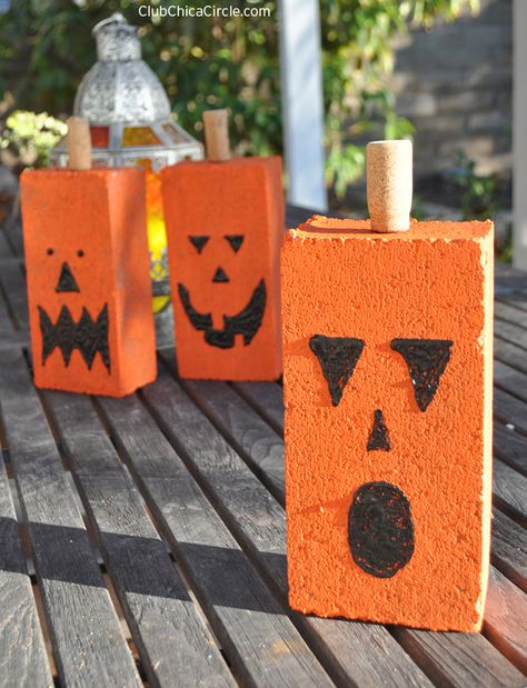 Turn concrete block, bricks or pavers into cute decorative pumpkins. This craft is super easy to make and really inexpensive. Concrete Pumpkins Diy, Concrete Pumpkins, Painted Bricks Crafts, Block Pumpkins, Pumpkins Diy, Brick Crafts, Recycled Crafts Kids, Diy Halloween Projects, Halloween Diy Crafts