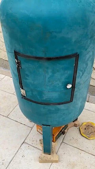 Cold Smoker Out of an Old Water Pressure Tank : 8 Steps (with Pictures) - Instructables Water Pressure Tank, Well Pressure Tank, Cold Smoker, Build A Smoker, Diy Smoker, Homemade Smoker, Diy Grill, Hot Water Tank, Smoked Meats