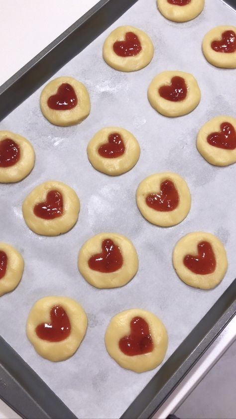 Explore page Pinterest viral heart jam cookies aesthetic inspo cookies heart coquette Heart Jam Cookies, Heart Cookies Recipe, Pinterest Cookies, Cookies Aesthetic, Quick Dessert Recipes, Jam Cookies, Eat Cookies, Cute Baking, Heart Cookies