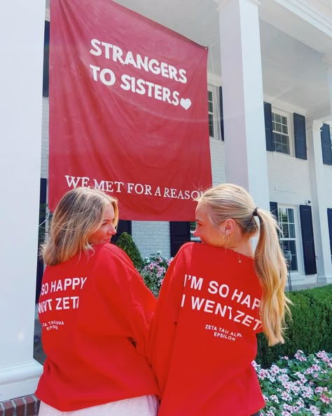 YOU feel like home to me♥️. From strangers to sisters, I’m SO glad we met. This sisterhood is for life, Zeta Love is SO SO evident!! 💌 Thank you Epsilon for the friendships that will last FOREVER. + #TAGASIS who turned from a stranger to a sister!❤️ #STRANGERSTOSISTERS #IMSOHAPPYWEMET Strangers To Sisters Bid Day, Sisterhood Ideas, Rush Chair, Panhellenic Recruitment, Sorority Themes, Recruitment Ideas, Sorority Ideas, Bid Day Themes, Spring 2025