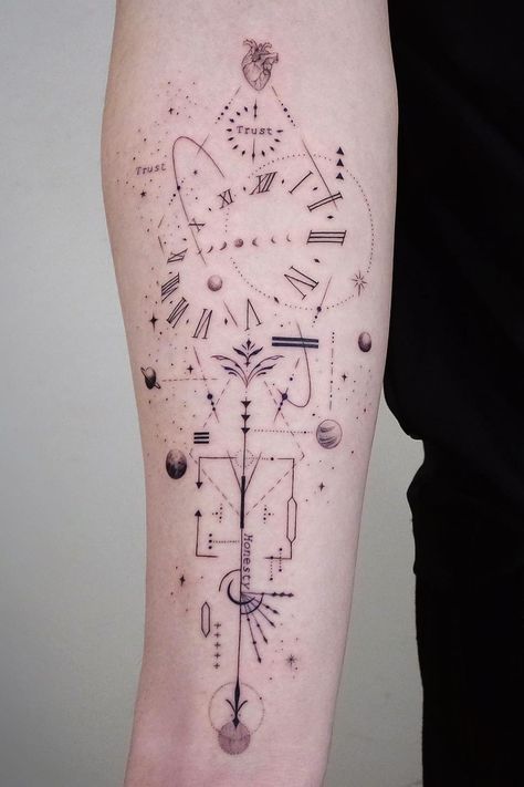 Unique Tattoos For Men, Timeless Tattoo, Dragonfly Tattoo Design, Clock Tattoo Design, Feather Tattoo Design, Galaxy Tattoo, Tattoo Inspiration Men, Geometry Tattoo, Geometric Tattoo Design