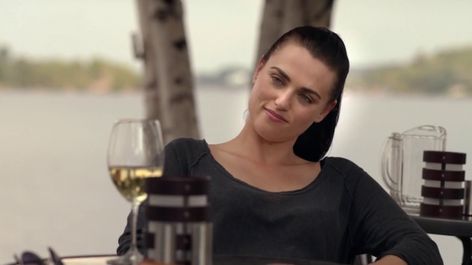 katie mcgrath, sarah bennett, slasher Sarah Bennett, Katie Mcgrath, Supergirl, Red Wine