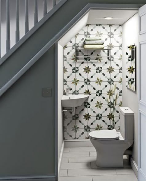 Understairs Toilet, Small Downstairs Toilet, Bathroom Under Stairs, Mini Bad, Toilet Room Decor, Beautiful Bathroom Designs, Small Toilet Room, Downstairs Toilet, Stair Case