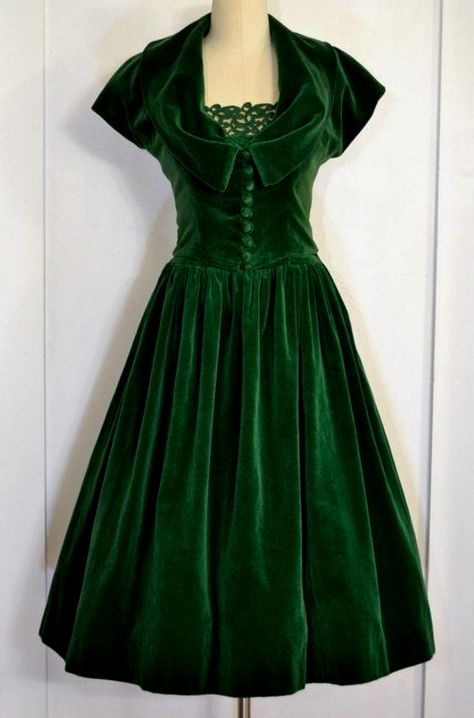 Pretty, pretty 1950s green velvet strapless dress with bolero jacket. Classic silhouette with a fitted bodice, and ultra-femme full gathered skirt. Matching green bolero jacket with a self-fabric covered buttons and large shapely collar. No maker label. Sold at VillaVillaVintage on Etsy. Velvet Homecoming Dress, Prom Dress Green, Emerald Green Velvet Dress, Vintage Dresses Online, Vintage Prom Dress, Robes Vintage, Green Velvet Dress, Vintage Prom, Vintage Dress Patterns