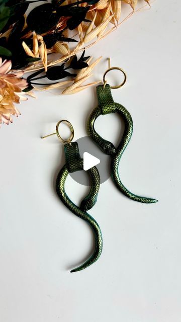 Clay Snake Earrings, Polymer Clay Snake, Clay Snake, Polymer Clay Flower Jewelry, Instagram Cool, Clay Flower, Snake Jewelry, Snake Earrings, Polymer Clay Flowers