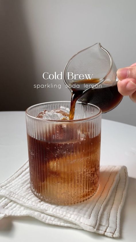 Sparkling Coffee, Korea Cafe, Fruit Coffee, Bar Concept, Soda Drink, House Aesthetic, Cold Coffee, Cold Brew Coffee, V60 Coffee