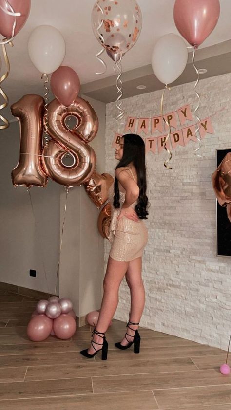 Cute Decor For Birthday, Birthday Decor Rose Gold, Rose Gold Theme Party Decorations, 18th Birthday Rose Gold Theme, Rose Gold Balloons Party Ideas, 18th Birthday Party Ideas Decoration Rose Gold, Rose Gold Bday Party Ideas, Outfit For 18th Birthday, 18tg Birthday Outfit