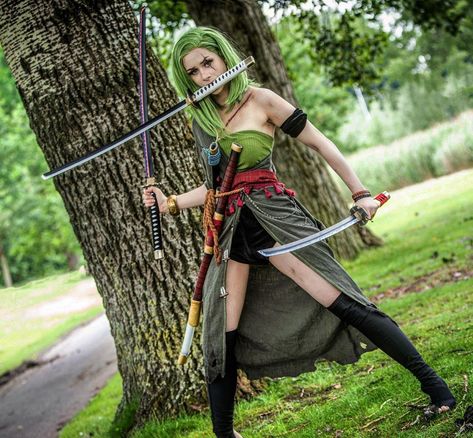 6,795 Likes, 106 Comments - Sammyscosplay (@sammyscosplay) on Instagram: “Santoryu! Three swords style! This was the pose that I absolutely needed to do! The most iconic…” Cosplay Zoro, Zoro Cosplay, Top Cosplay, Facebook Photo, Suit Costume, One Piece Cosplay, The Pose, Universal Language, Cute Costumes