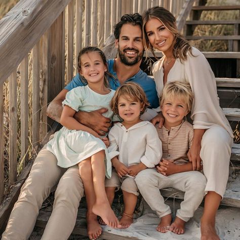 Jessie James Decker on Instagram: “One of my favorite family photos we’ve ever had taken! (Now a canvas hung in our home) Believe it or not I hate sitting still to take…” Sibling Beach Pictures, Family Beach Pictures Poses, Family Beach Pictures Outfits, Beach Photoshoot Family, Beach Picture Outfits, Sibling Pictures, James Decker, Fall Family Portraits, Family Photoshoot Poses