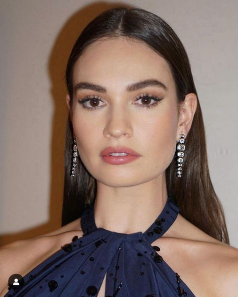 Lily James Makeup, Face Template Makeup, Lilly James, Soft Makeup Looks, Deep Autumn, British Fashion Awards, Dark Makeup, Lily James, Fashion Awards