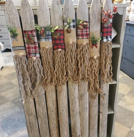 Fence Post Gnomes, Picket Fence Christmas Decor, Fence Picket Crafts, Picket Fence Crafts, Yarn Beard, Art Pole, Vintage Christmas Crafts, Christmas Wood Crafts, Christmas Hat