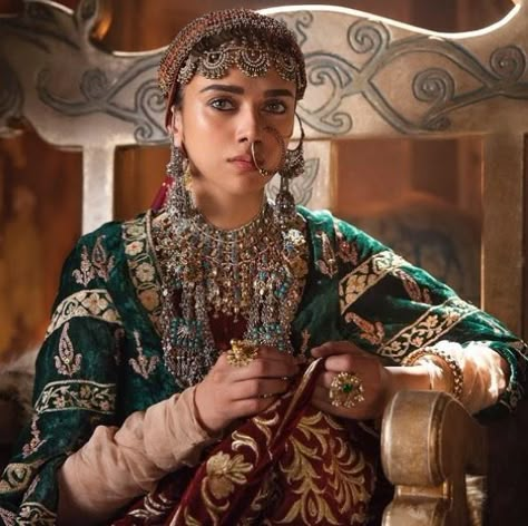 Aditi Rao Hydari as Malika-i-Jahan / Mehrunisa Khilji in Padmaavat Period Drama Women, Bollywood Aesthetics, Game Of Thrones Oc, Nose Jewels, Aditi Rao Hydari, Aditi Rao, Sanjay Leela Bhansali, Bollywood Aesthetic, Desi Wedding Dresses