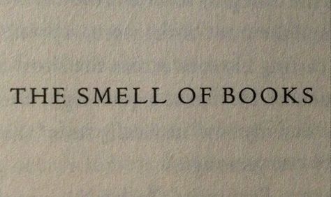 The Smell Of Books, Smell Of Books, Stile Harry Potter, Ravenclaw Aesthetic, Aleister Crowley, Personal Aesthetic, Dark Academia Aesthetic, Girl Reading, Academia Aesthetic