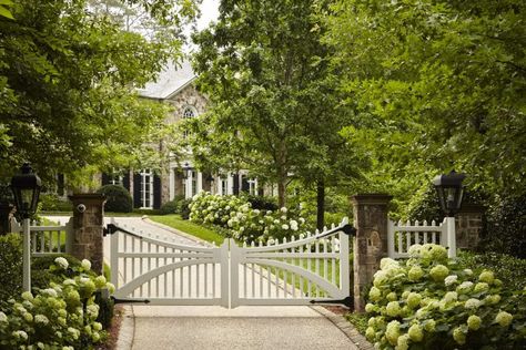 Fairfield Estate – Howard Design Studio Picket Fence Gate, White Gate, Driveway Entrance Landscaping, Farm Entrance, Garden Court, Driveway Entrance, Driveway Design, Driveway Landscaping, Stone Columns